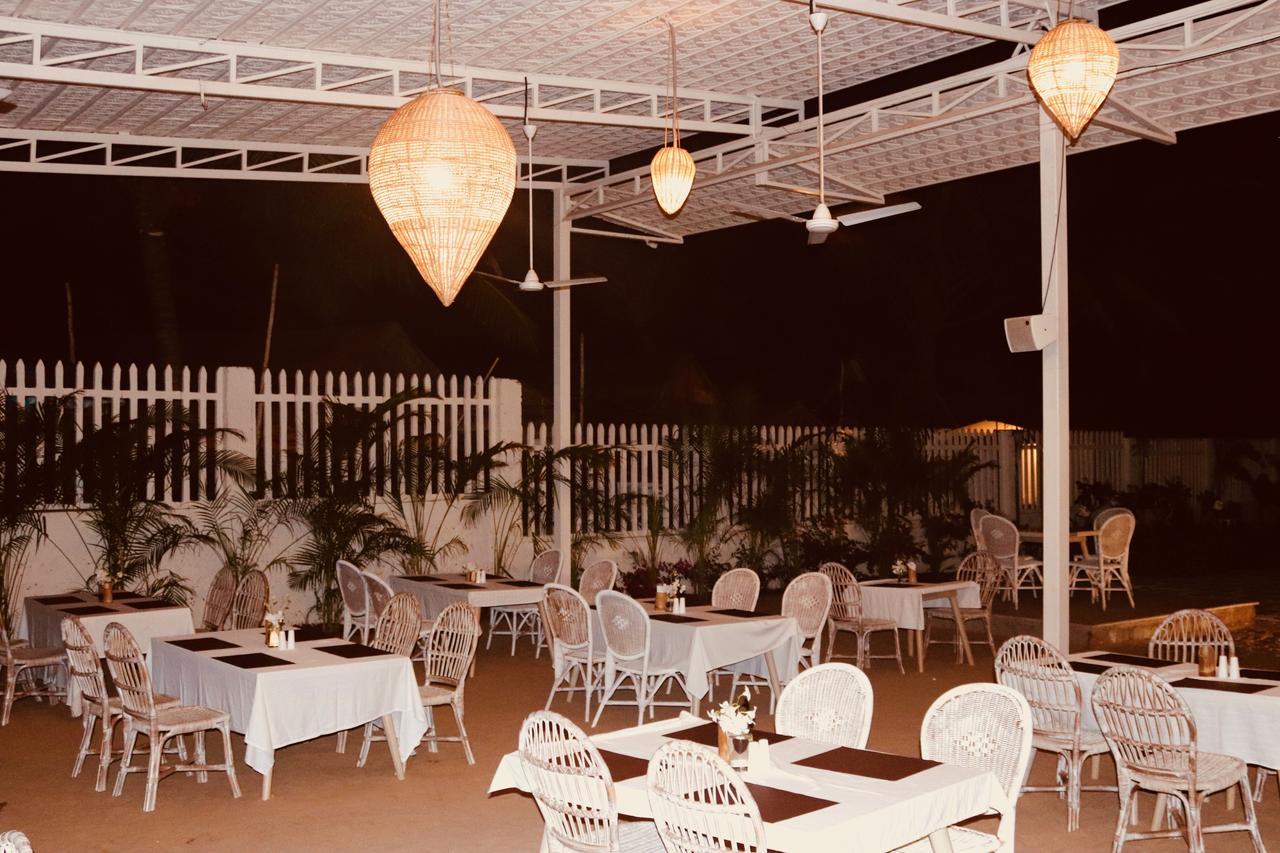 The White Resort Agonda Bagian luar foto