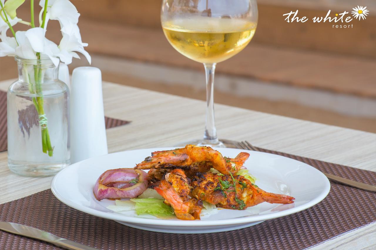 The White Resort Agonda Bagian luar foto